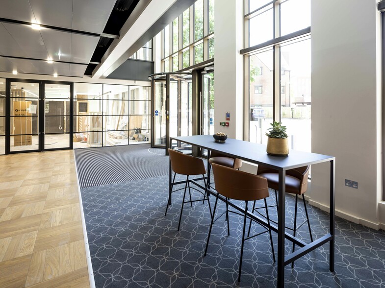 10 Bricket Rd, St Albans to rent - Interior Photo - Image 3 of 8