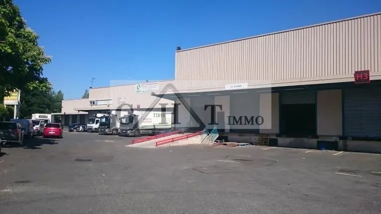 Office in Garges-lès-Gonesse to rent - Building Photo - Image 3 of 7