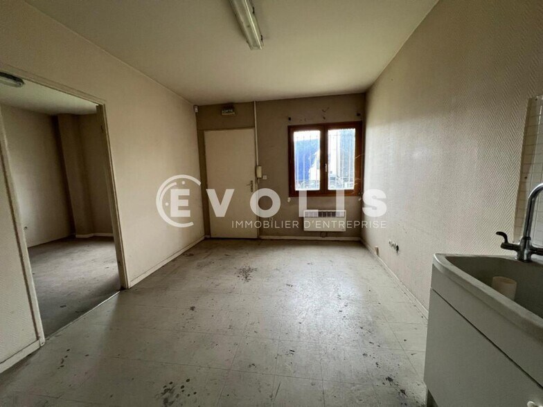 Light Industrial in Jonage to rent - Interior Photo - Image 3 of 6