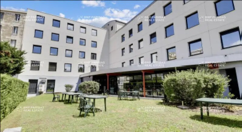 Office in Lyon to rent - Building Photo - Image 2 of 4