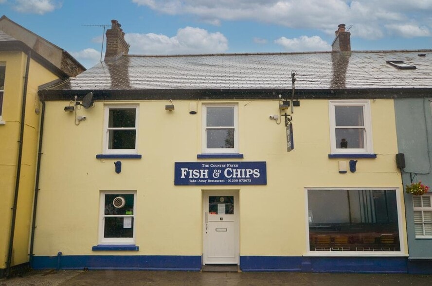 2 Parade Sq, Lostwithiel for sale - Building Photo - Image 1 of 32