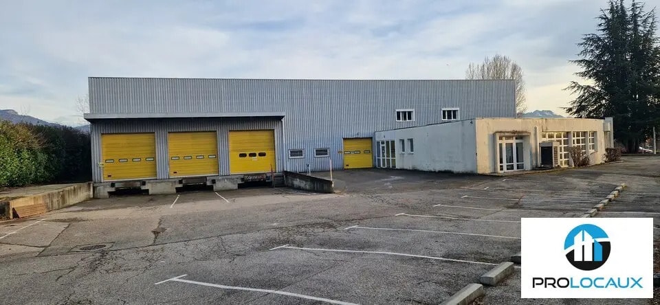 Location Local d'activités 1 500 m² - Photo 1