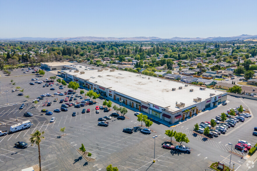 2505-2525 N Texas St, Fairfield, CA for rent - Building Photo - Image 3 of 6