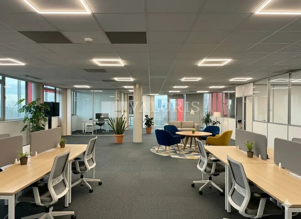 Office in Caluire-et-Cuire to rent Building Photo- Image 1 of 7