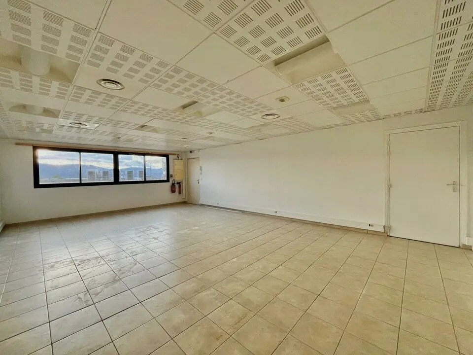 Vente Bureaux 135 m² - Photo 1