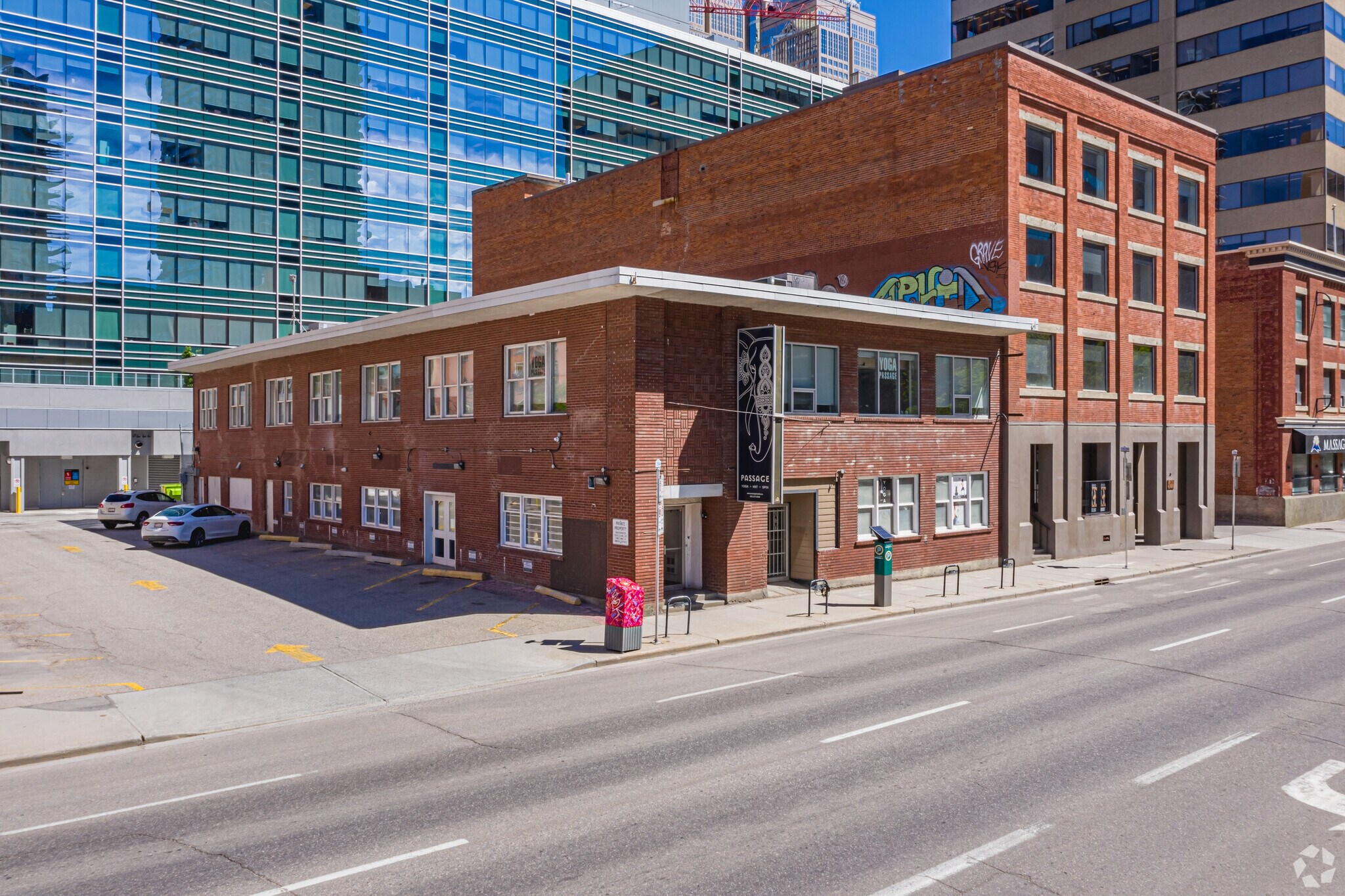 524 11th Ave SW, Calgary, AB for sale Primary Photo- Image 1 of 1