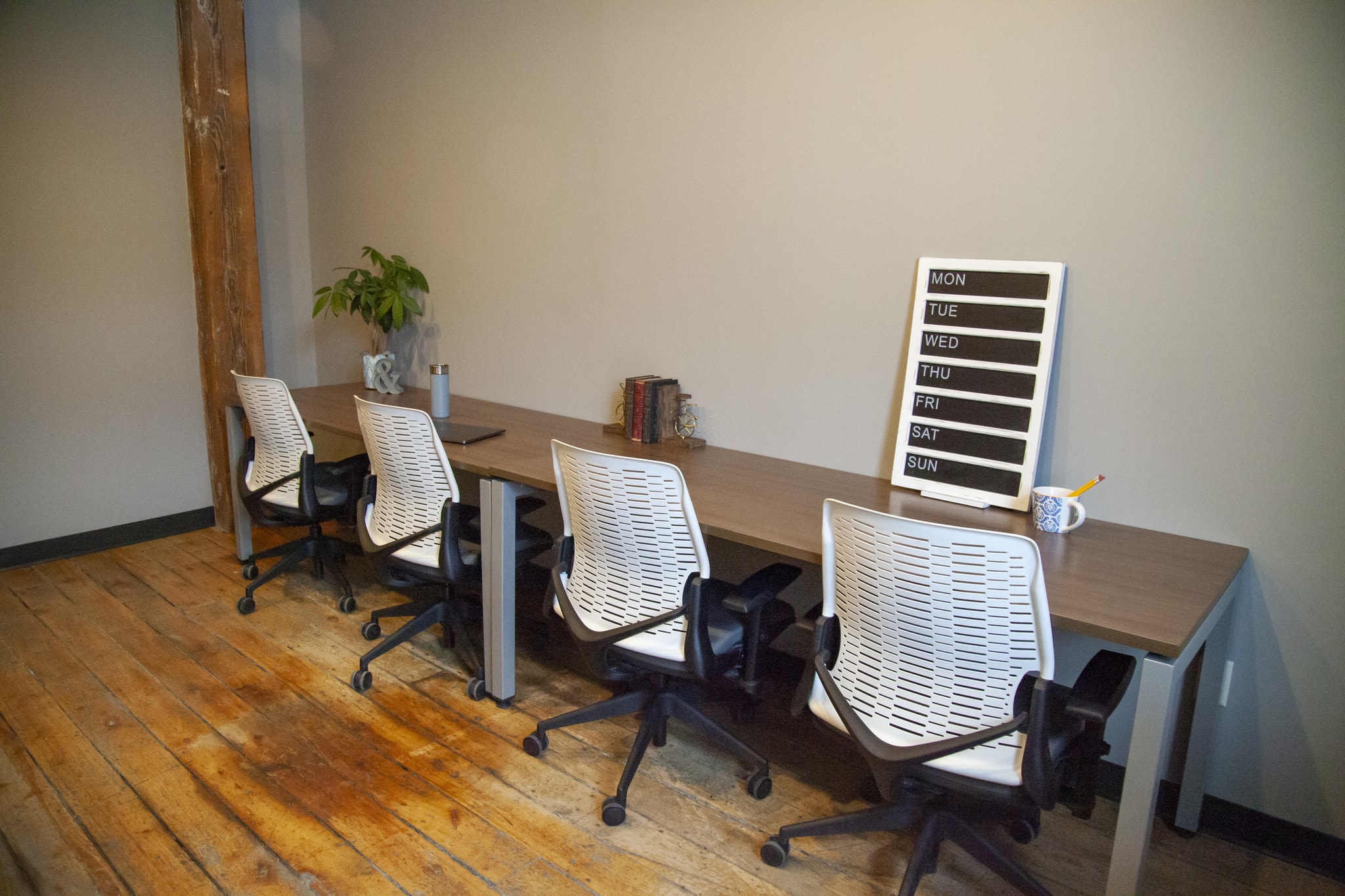 1400 NE Van Buren St, Minneapolis, MN to rent Interior Photo- Image 1 of 3