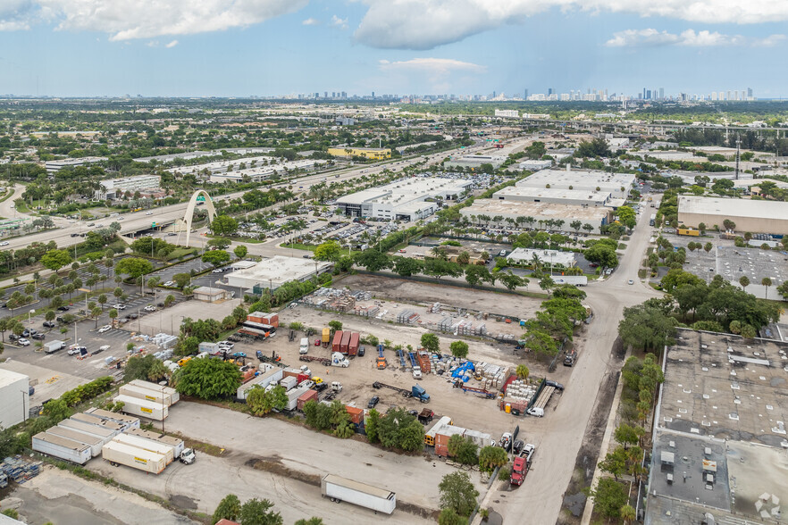 1400 NW 165th st, Miami Gardens, FL for rent - Building Photo - Image 1 of 13