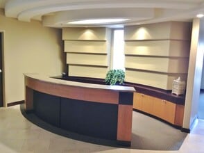 74199 El Paseo Dr, Palm Desert, CA to rent Interior Photo- Image 1 of 7