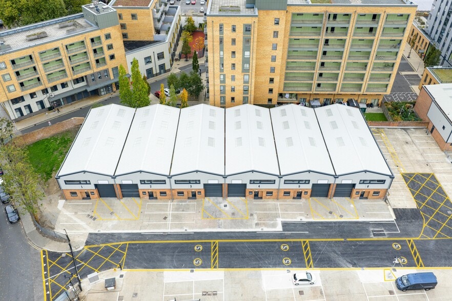 Langhedge Ln, London to rent - Building Photo - Image 3 of 17