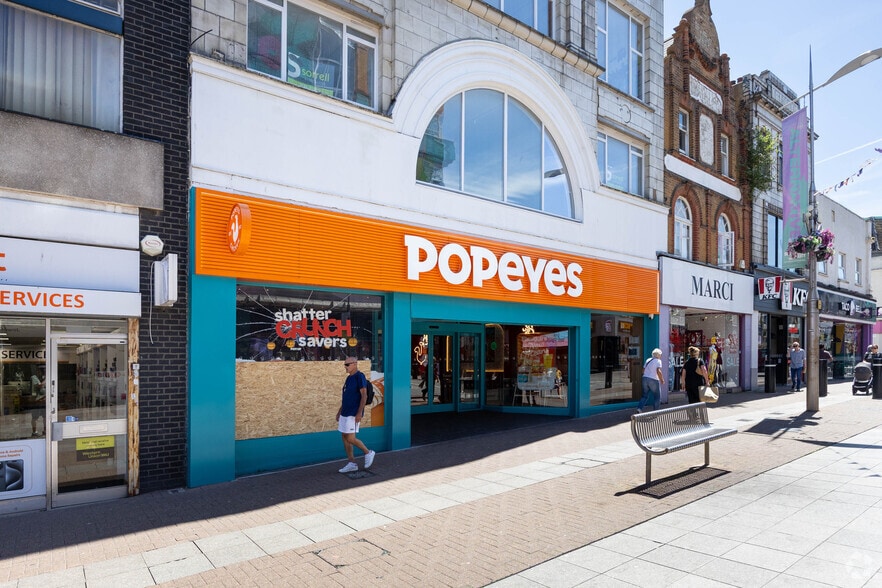90 High St, Southend On Sea to rent - Building Photo - Image 3 of 3