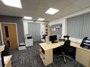 Chequers Clos, Malvern to rent Interior Photo- Image 2 of 3