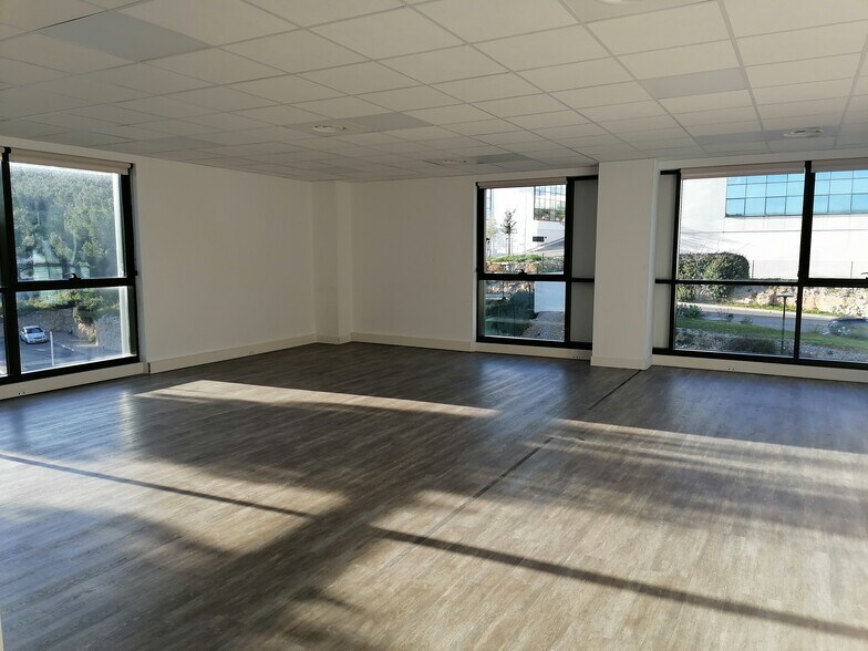 Avenue Des Genévriers, La Ciotat for sale - Interior Photo - Image 2 of 6