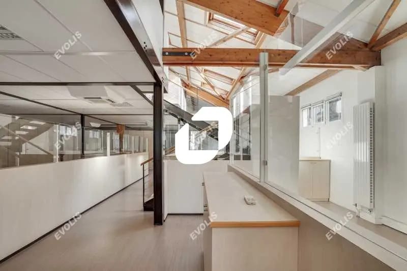 Office in Montreuil to rent - Building Photo - Image 2 of 12