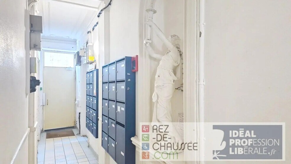 Office in Paris for sale - Building Photo - Image 2 of 7