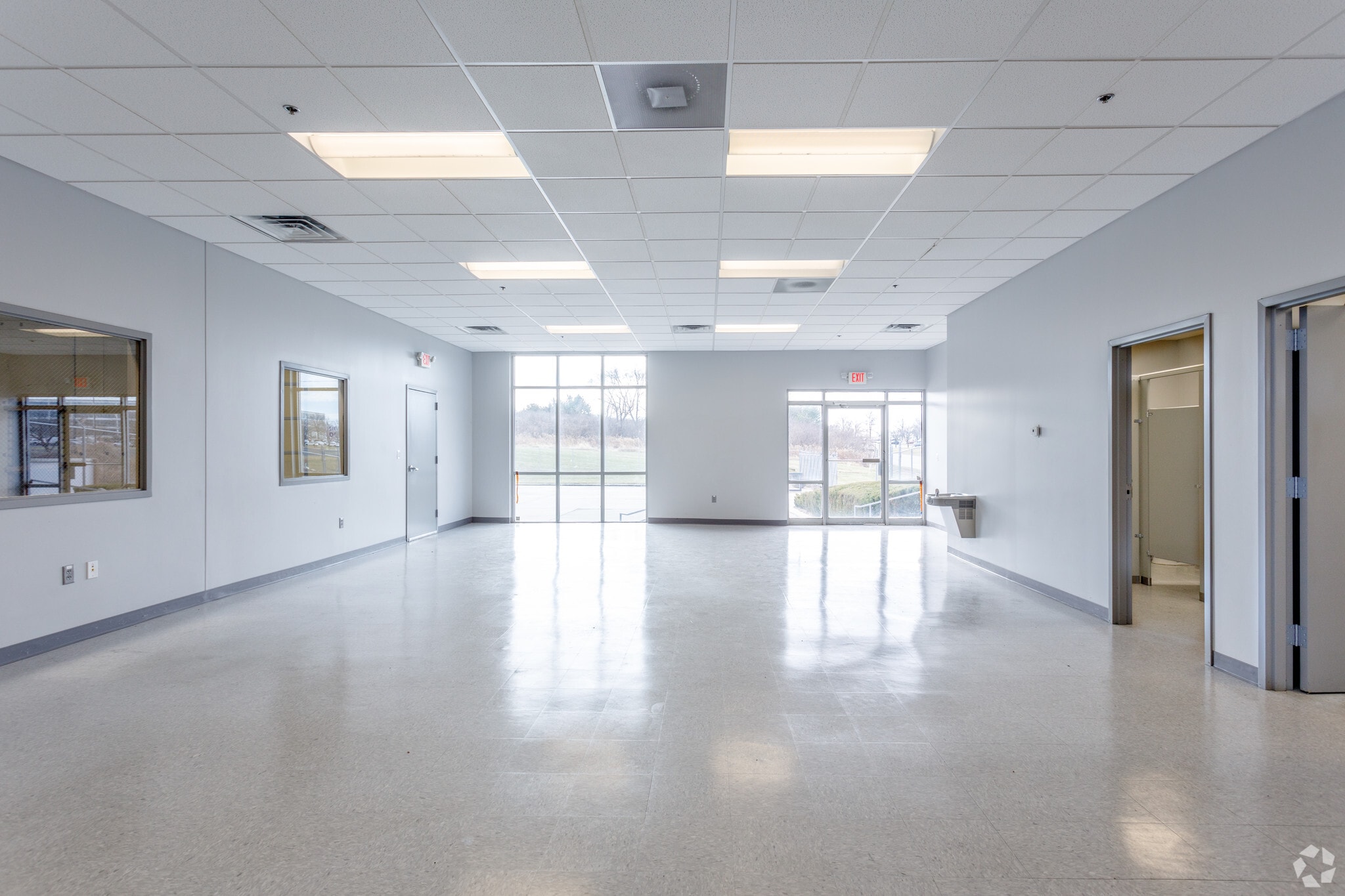 11651 NW Ambassador Dr, Kansas City, MO to rent Interior Photo- Image 1 of 4