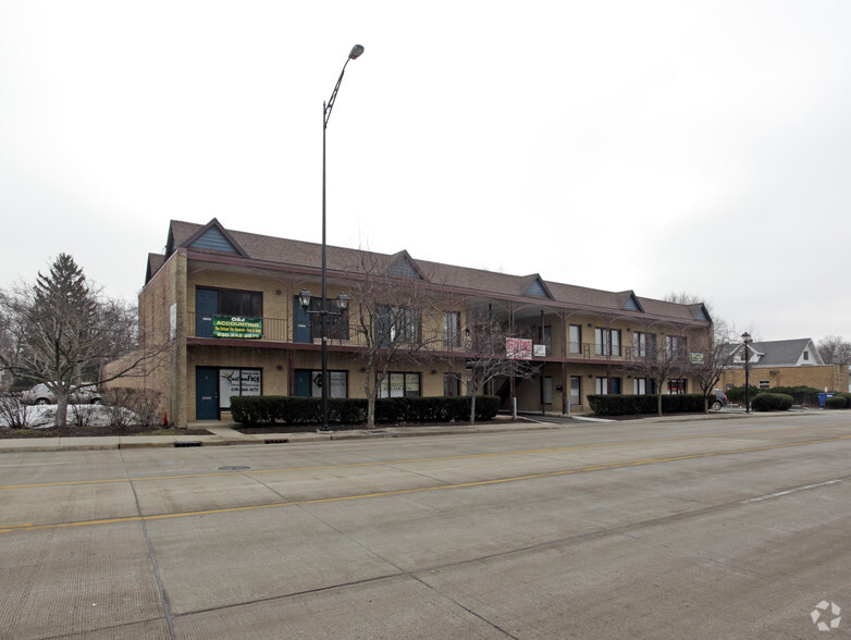 381 N York Rd, Elmhurst, IL for rent - Building Photo - Image 2 of 19