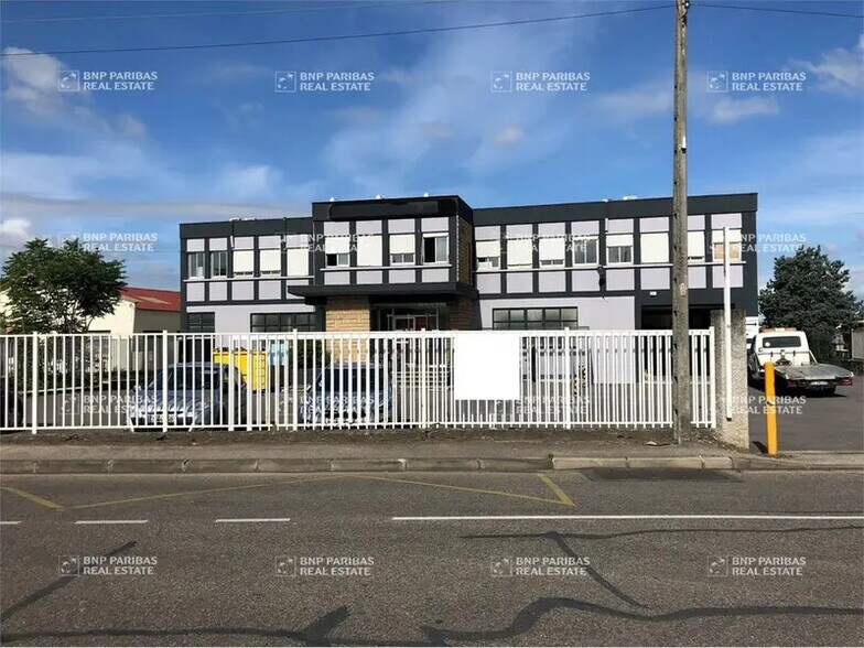 Light Industrial in Décines-Charpieu for sale - Building Photo - Image 1 of 13