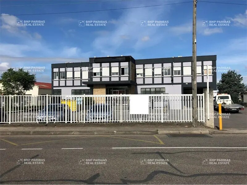 Light Industrial in Décines-Charpieu for sale Building Photo- Image 1 of 14