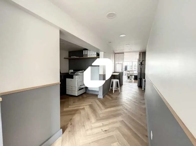 Office in Pontoise to rent - Interior Photo - Image 3 of 6