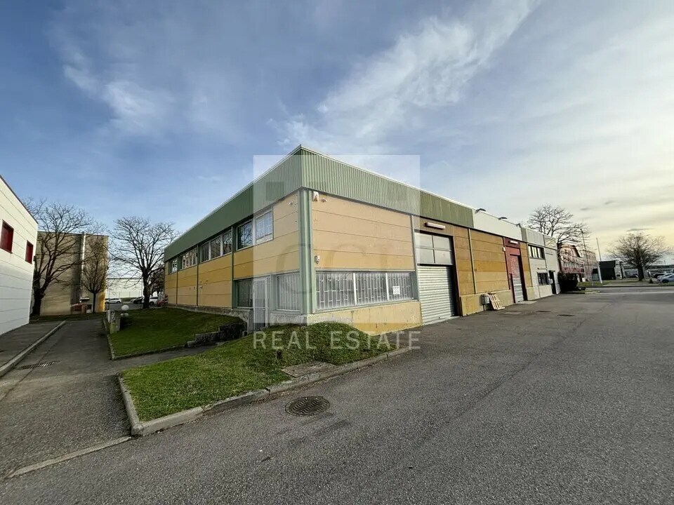 Light Industrial in Corbas to rent Building Photo- Image 1 of 19