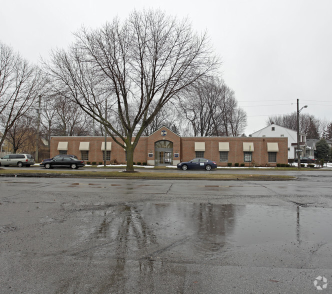 17266 Mack Ave, Grosse Pointe, MI for sale - Building Photo - Image 2 of 6