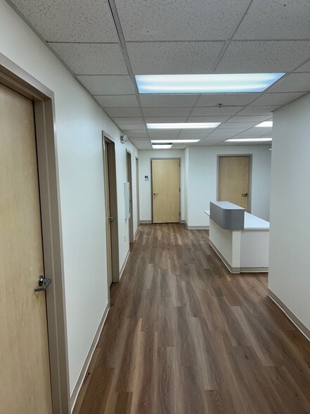 2011 E Houston St, San Antonio, TX to rent - Building Photo - Image 3 of 15