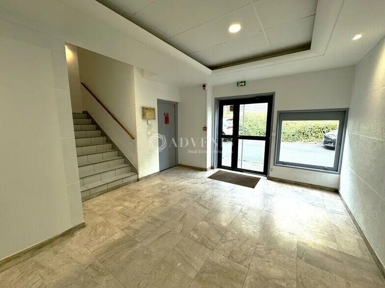 Office in Aulnay-sous-Bois to rent - Building Photo - Image 3 of 4