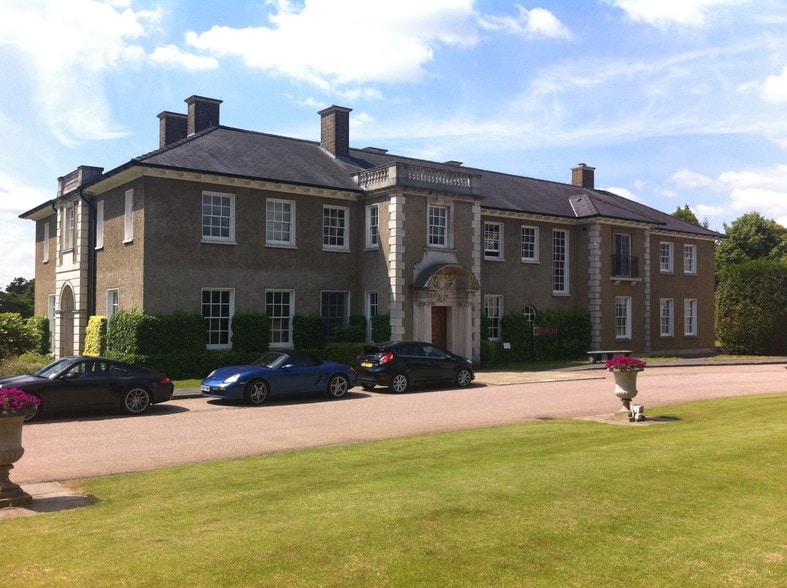 Bells Hl, Slough to rent - Building Photo - Image 3 of 7