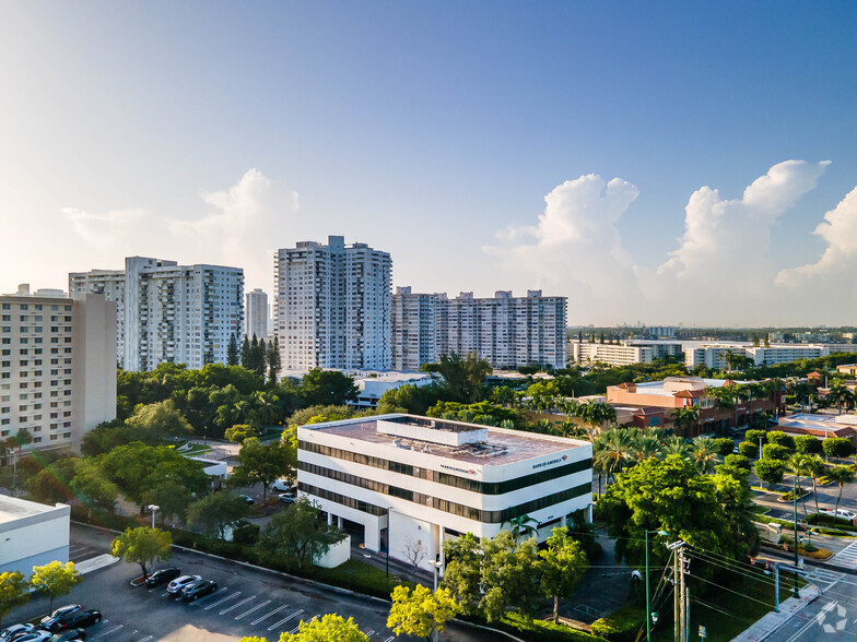 18305 Biscayne Blvd, Aventura, FL for rent - Building Photo - Image 2 of 35