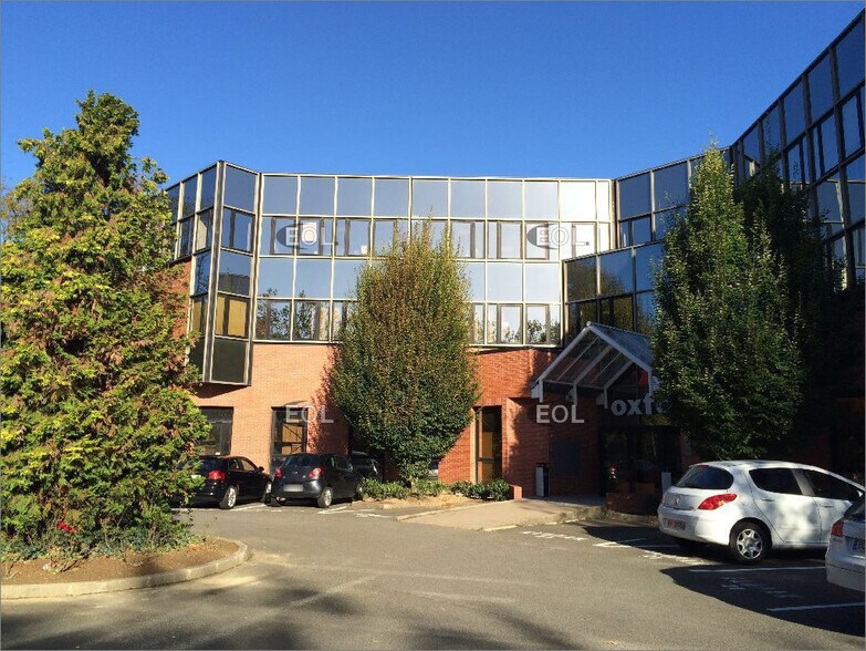 Office in Montigny-le-Bretonneux to rent - Building Photo - Image 3 of 5