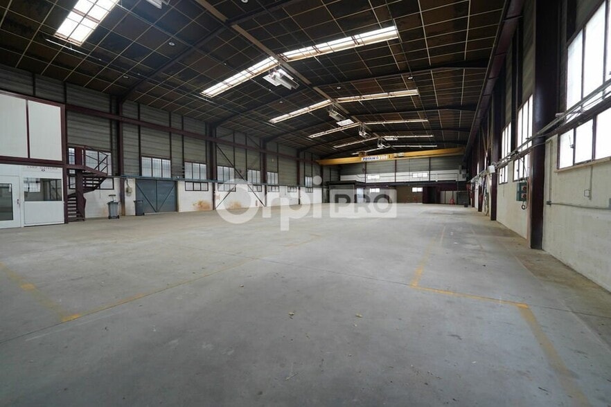 15 Rue Ampère, Chassieu to rent - Building Photo - Image 2 of 12