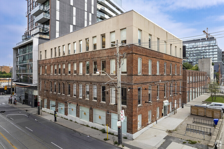 595 Adelaide St E, Toronto, ON for sale - Primary Photo - Image 1 of 1