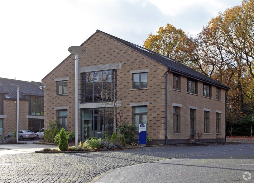 Eastern Rd, Bracknell to rent - Building Photo - Image 3 of 4