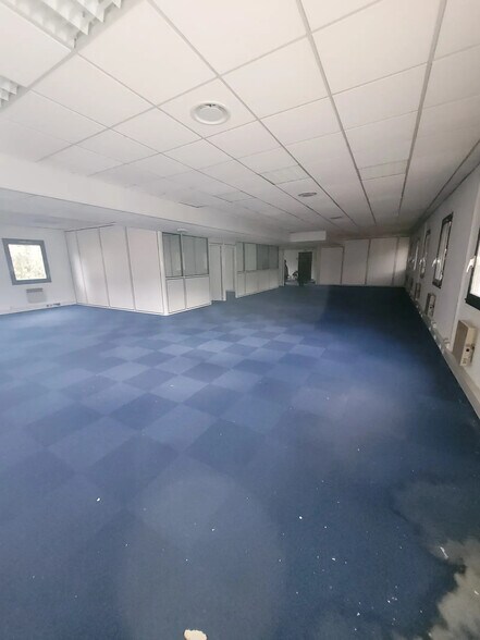 Office in OULLINS-PIERRE-BÉNITE to rent - Interior Photo - Image 2 of 3