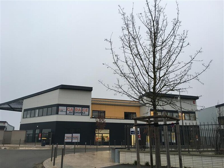 6 Boulevard Georges Marie Guynemer, SAINT CYR L ECOLE to rent - Building Photo - Image 1 of 7