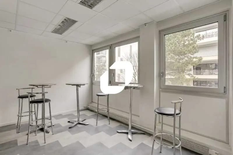 Office in Rueil-Malmaison for sale Interior Photo- Image 1 of 5
