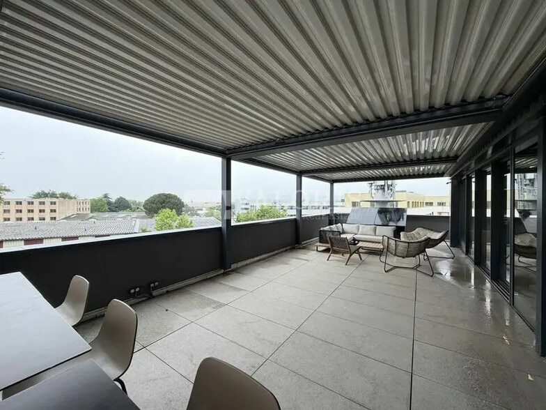 Office in Dardilly for sale - Building Photo - Image 3 of 14