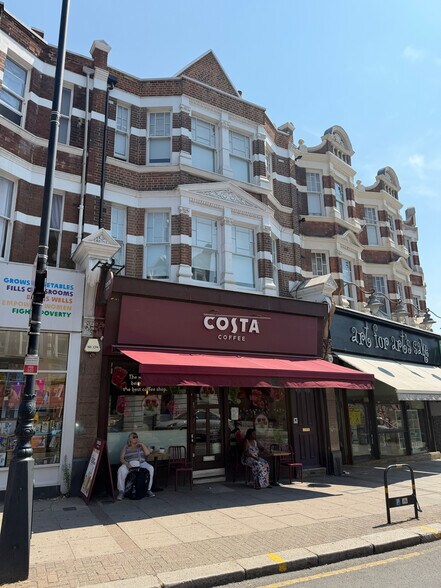 376 Muswell Hill Broadway, London to rent - Building Photo - Image 1 of 2
