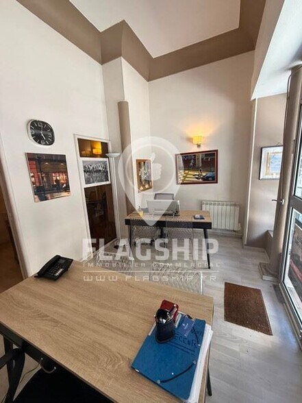 Retail in Paris to rent - Interior Photo - Image 1 of 6