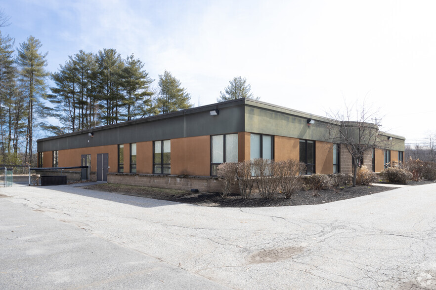 236 Gannett Dr, South Portland, ME for rent - Building Photo - Image 2 of 4