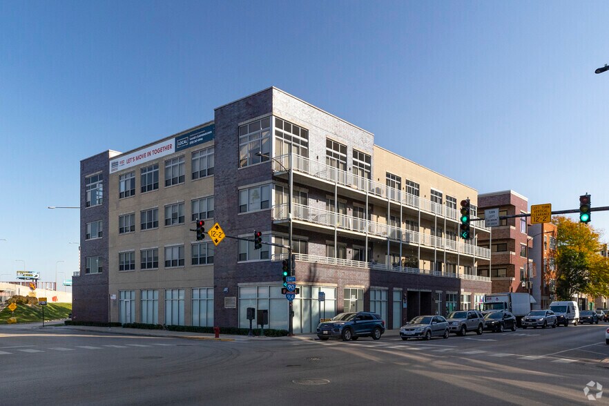 2157-2159 N Damen Ave, Chicago, IL for rent - Primary Photo - Image 1 of 27