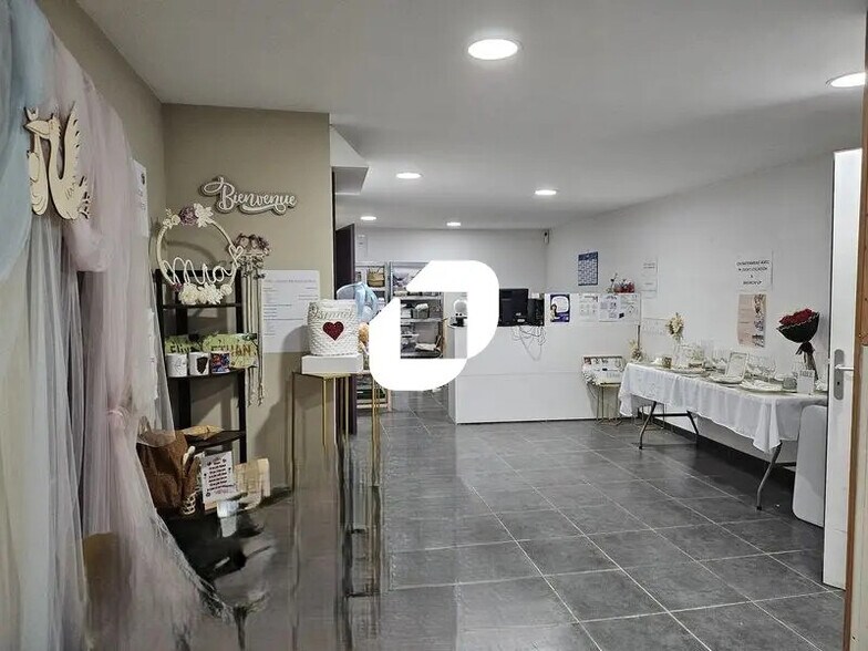 Retail in Lunel for sale - Interior Photo - Image 3 of 7