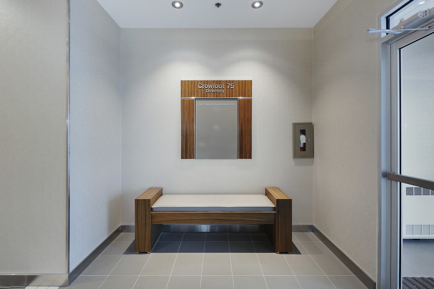 75 Crowfoot Rise NW, Calgary, AB to rent - Interior Photo - Image 3 of 17