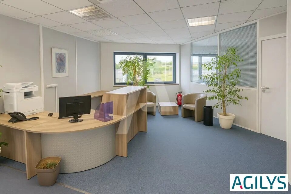 Office in Palaiseau to rent Interior Photo- Image 1 of 8