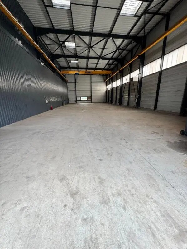 Location Entrepôt 405 m² - Photo 1