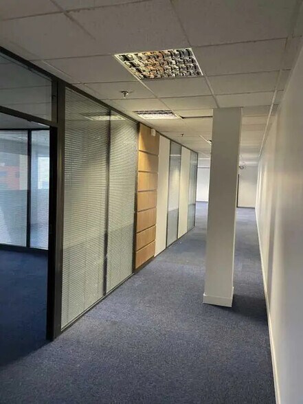 Office in Croissy-Beaubourg to rent - Interior Photo - Image 2 of 3