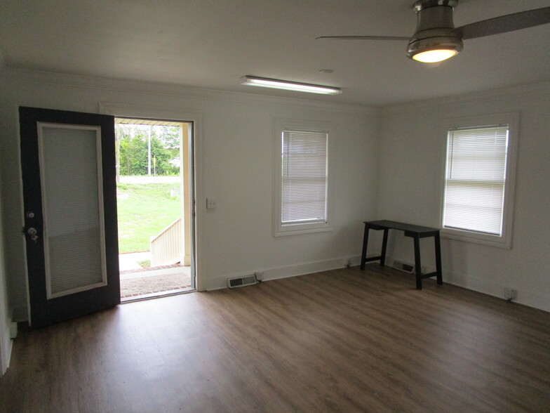 4755 Edmund Hwy, West Columbia, SC for rent - Interior Photo - Image 3 of 9