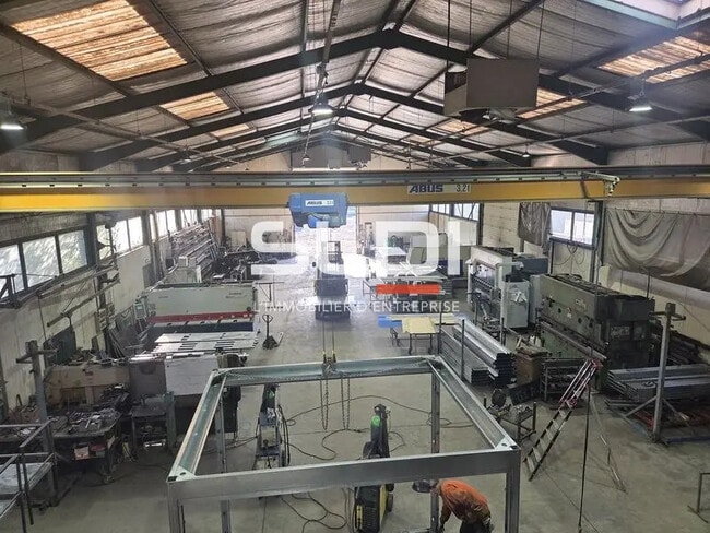 Vente Local d'activités 693 m²