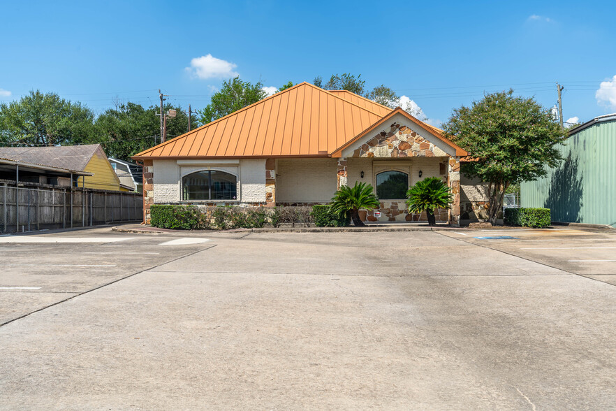 3208 Broadway St, Houston, TX for rent - Building Photo - Image 1 of 33